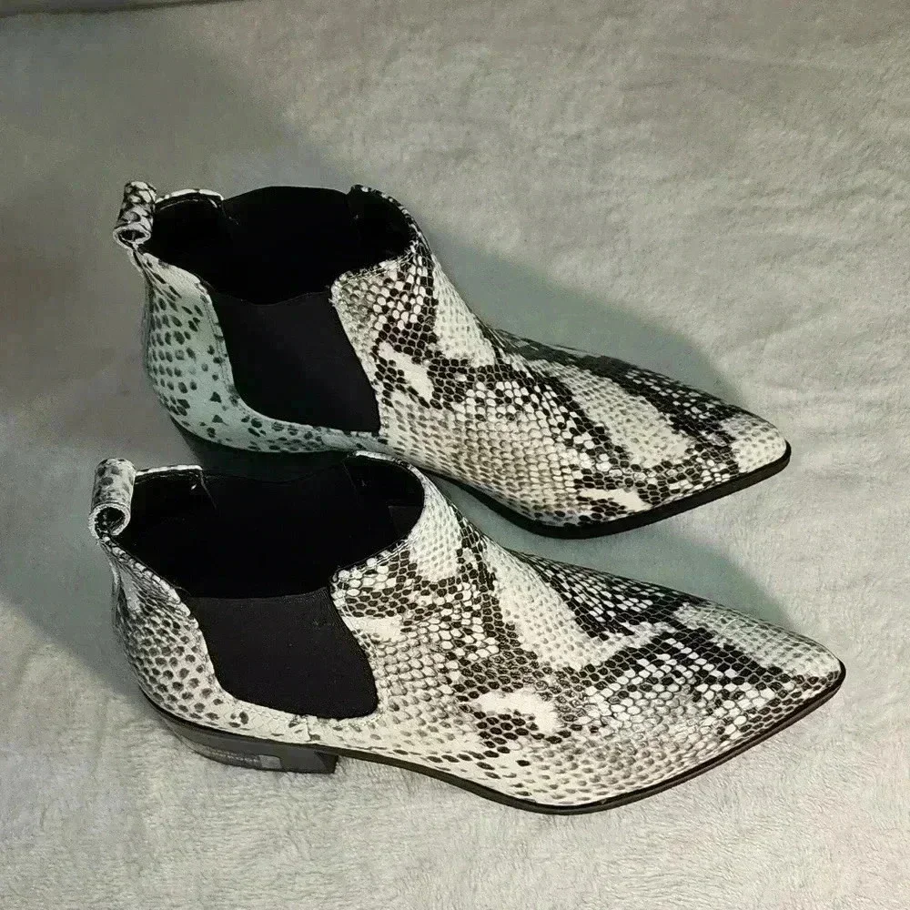 BLONDO Snakeskin white and black booties NWOB